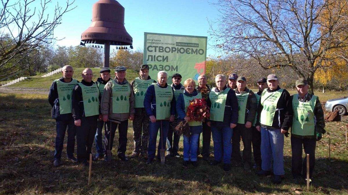 Возле Лубен высадили новую дубоваю рощу