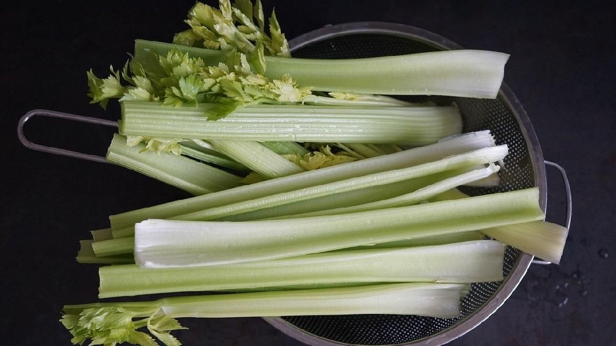 Капучино, оладьи и салат: рецепты оригинальных блюд из сельдерея - Идеи Капучино, оладьи и салат: рецепты оригинальных блюд из сельдерея - Идеи