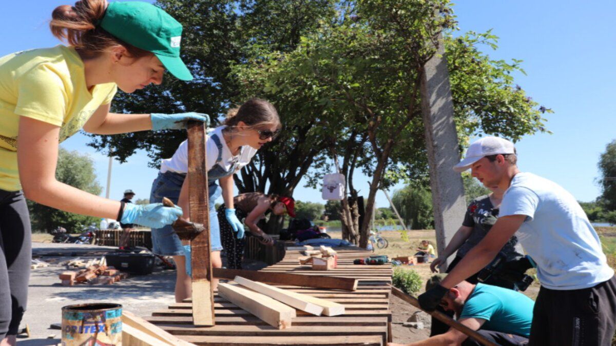 БУРтабір запрошує українців допомогти іншим: як стати волонтером - Тренды БУРтабір запрошує українців допомогти іншим: як стати волонтером - Тренды