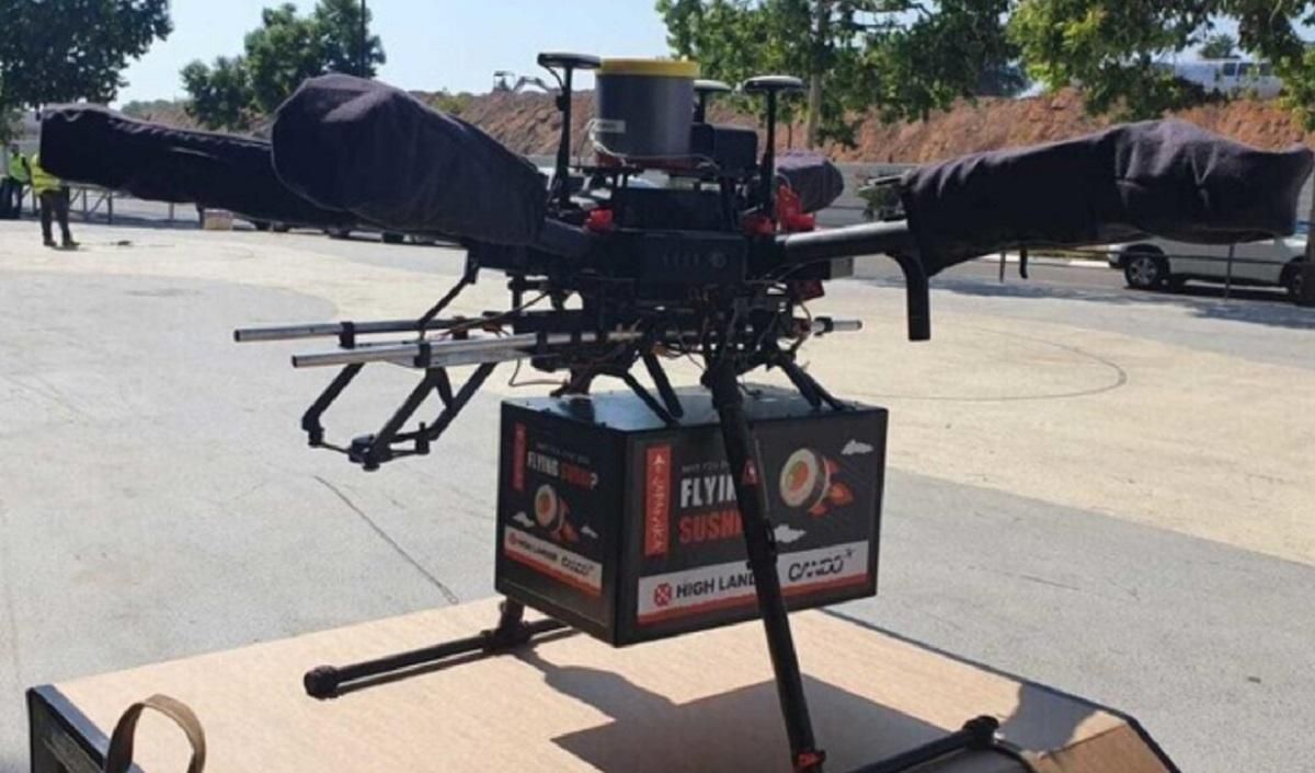 В Израиле дрон-курьер впервые доставил клиенту заказ из ресторана - новости Израиля - Тренды В Израиле дрон-курьер впервые доставил клиенту заказ из ресторана - новости Израиля - Тренды