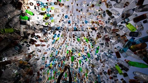Глобальна криза: в Індонезії із зібраного пластику побудували музей – красномовні фото