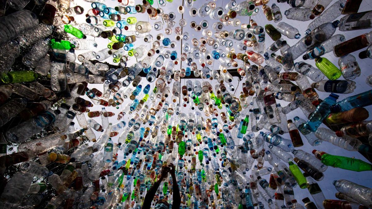 Глобальна криза: в Індонезії із зібраного пластику побудували музей – красномовні фото - Тренди