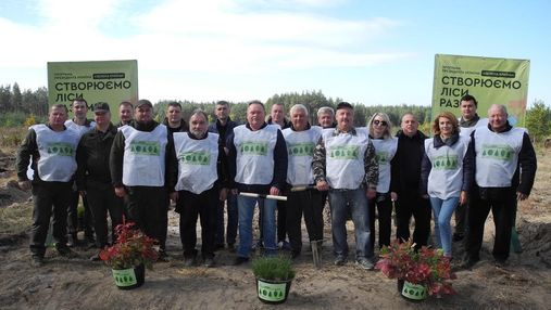 В Черкасской области активисты высадили новый сосново-дубовый лес: фото вдохновляют