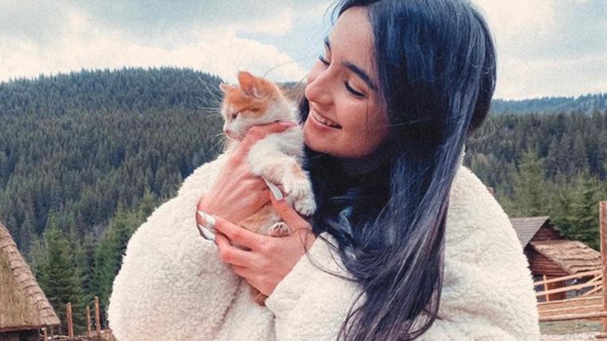 Співачка Анна Трінчер прибрала сміття у лісі - Тренди Співачка Анна Трінчер прибрала сміття у лісі - Тренди