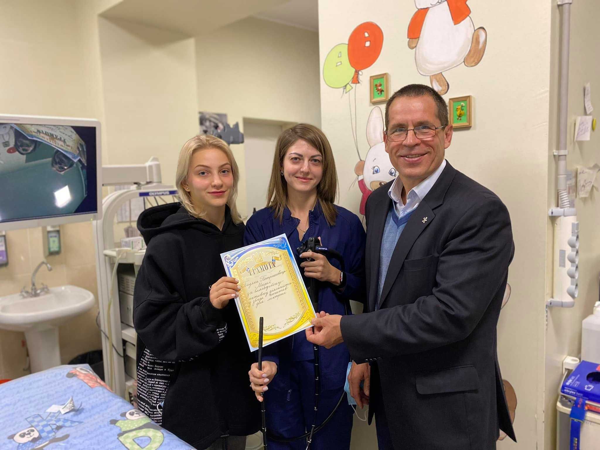 Безцінний подарунок: школярі зібрали кошти на нове обладнання для "Охматдиту" - Тренди Безцінний подарунок: школярі зібрали кошти на нове обладнання для "Охматдиту" - Тренди