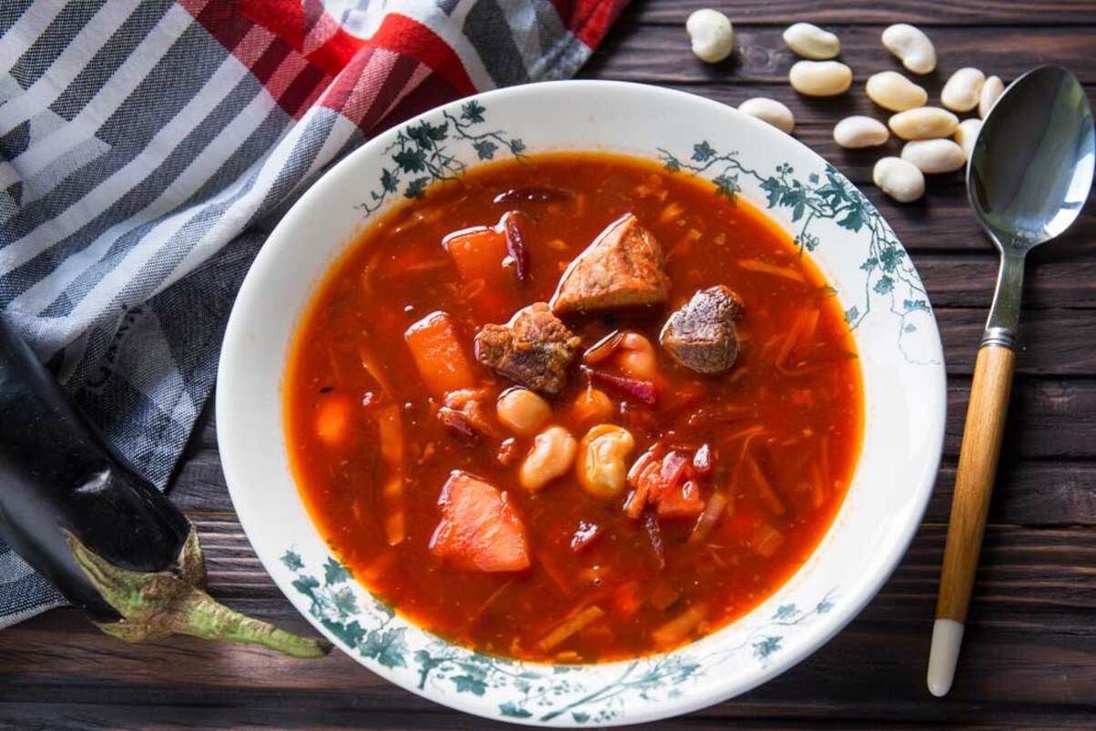 В капусті та з чорносливом: як приготувати трендовий борщ, від якого "мліють" туристи - Тренди В капусті та з чорносливом: як приготувати трендовий борщ, від якого "мліють" туристи - Тренди