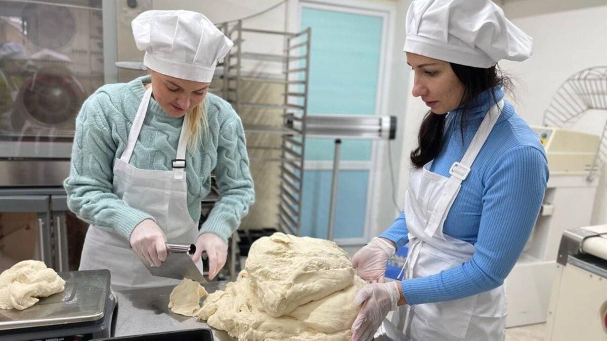 На Буковині волонтери відкрили соціальну пекарню - Тренди