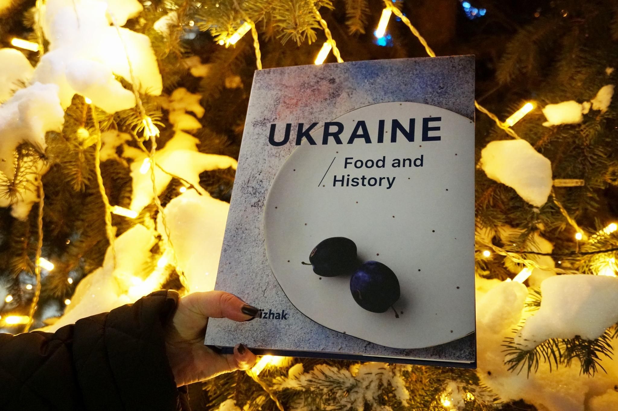 Книга "Україна. Їжа та історія" потрапила у дві номінації міжнародної премії Gourmand Awards - Тренди