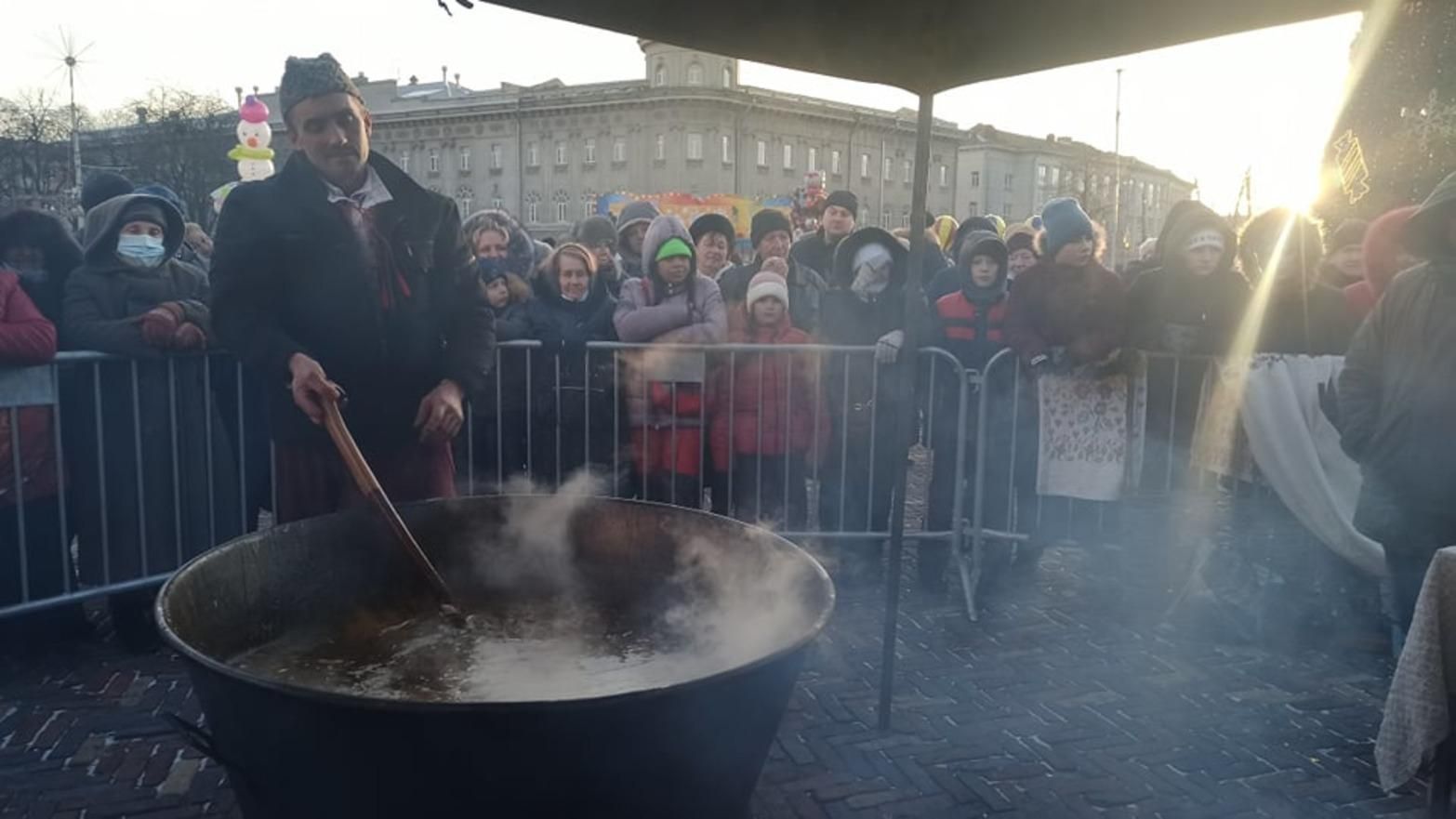 З таємним інгредієнтом: у Чернігові приготували куліш й встановили рекорд - Новости Чернигова - Тренды З таємним інгредієнтом: у Чернігові приготували куліш й встановили рекорд - Новости Чернигова - Тренды