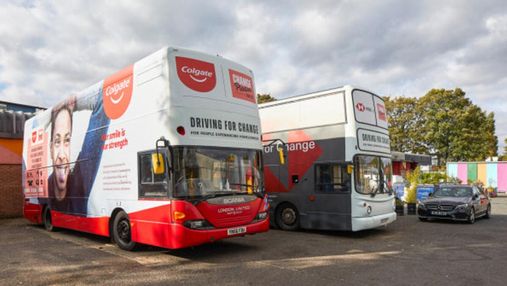 Для безпритульних: у Лондоні двоповерхові автобуси переобладнають у центри допомоги