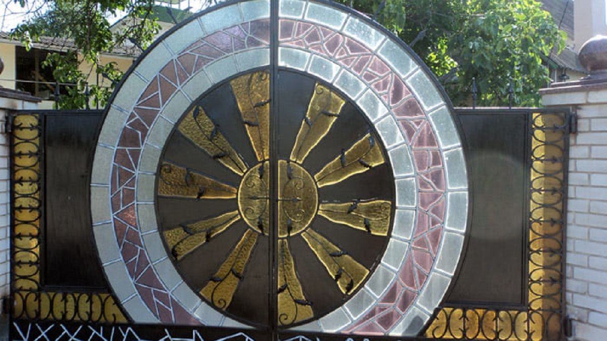 На Житомирщині майстер створює якраві вітражі зі скляних відходів - Новини Житомира - Тренди На Житомирщині майстер створює якраві вітражі зі скляних відходів - Новини Житомира - Тренди