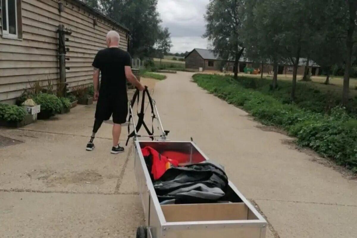 У Лондоні чоловік з ампутованою ногою вирушив на благодійну прогулянку - Тренди У Лондоні чоловік з ампутованою ногою вирушив на благодійну прогулянку - Тренди