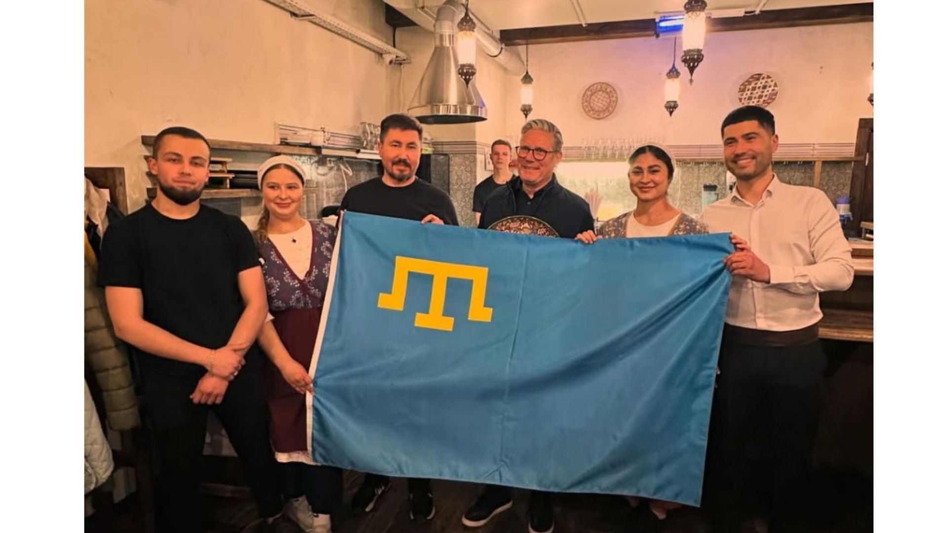 Кир Стармер встретился с персоналом известного крымскотатарского ресторана Кир Стармер встретился с персоналом известного крымскотатарского ресторана